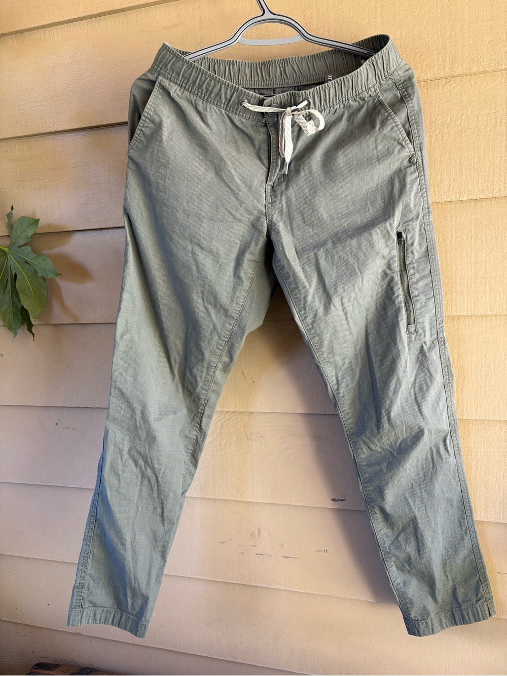 Vuori Olive Green Drawstring Joggers